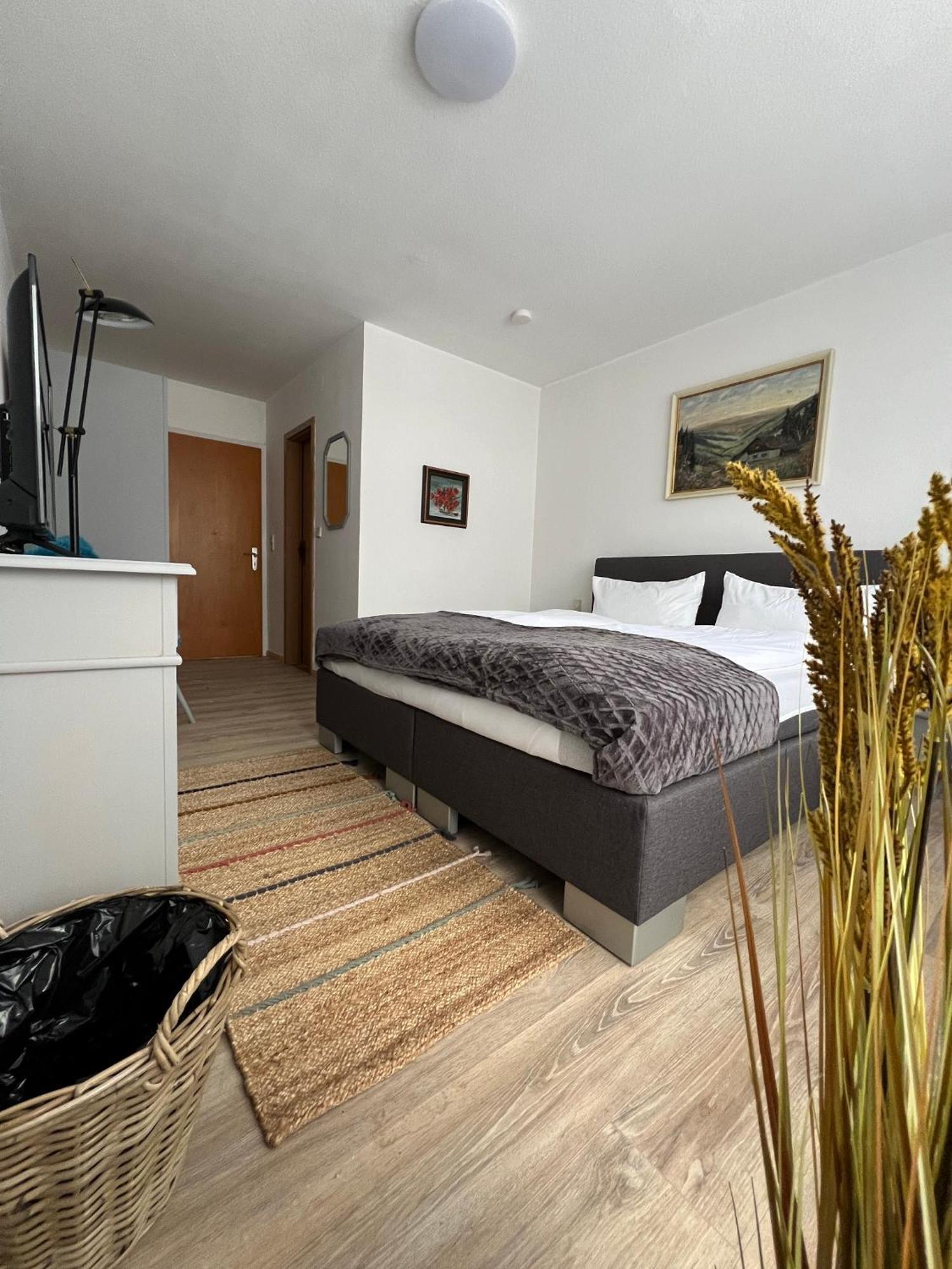 Haus Zum Guten Hirten Steinsfeld Bagian luar foto